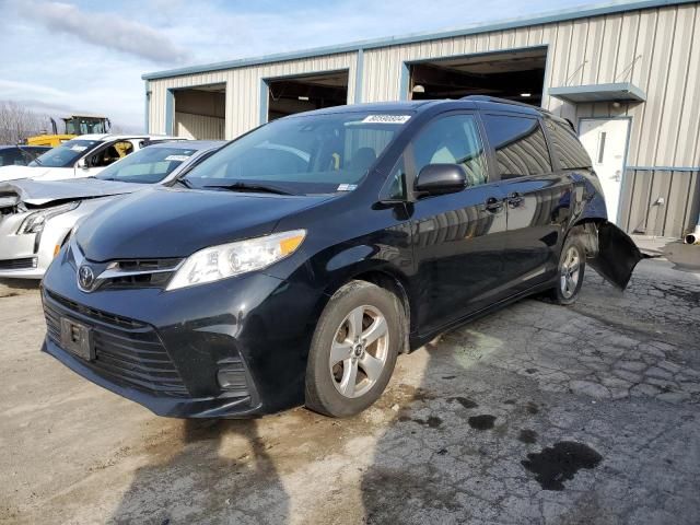 2018 Toyota Sienna LE