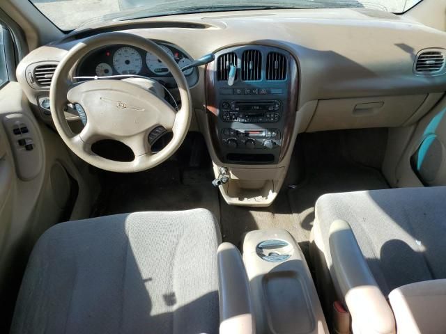 2001 Chrysler Town & Country LX