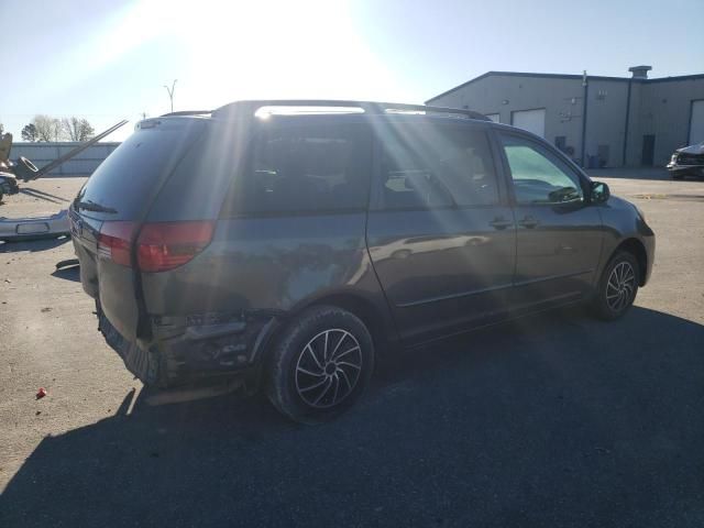 2004 Toyota Sienna CE