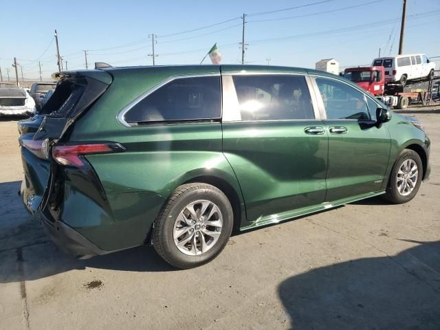 2021 Toyota Sienna XLE