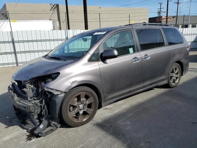 2016 Toyota Sienna SE