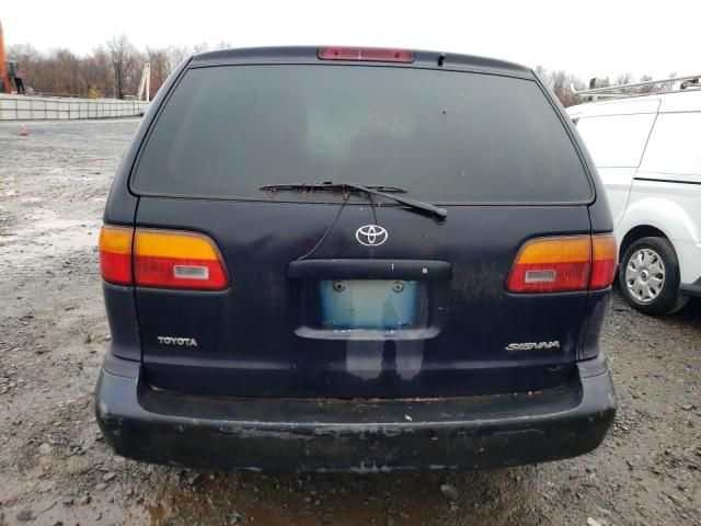 2000 Toyota Sienna CE