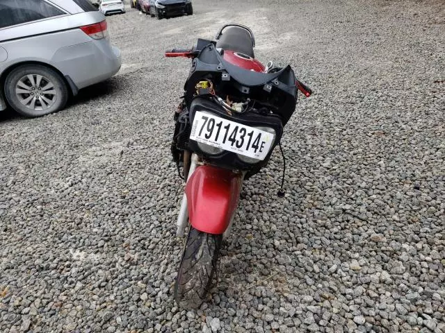 2002 Suzuki GSX750 F