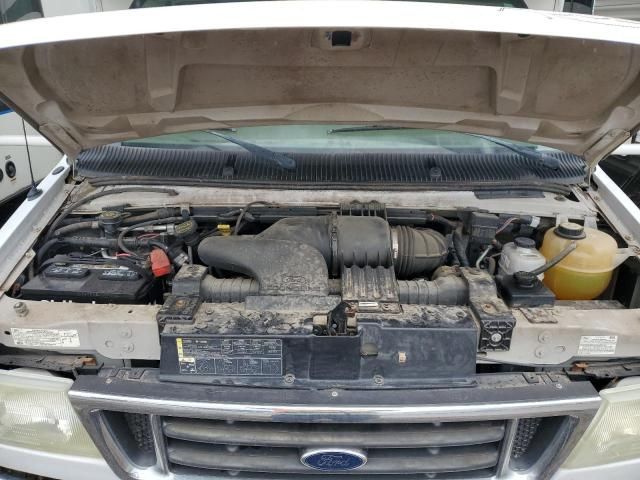 2007 Ford Econoline E450 Super Duty Cutaway Van