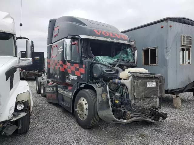 2013 Volvo VN VNL