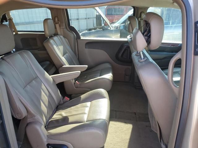 2014 Chrysler Town & Country Touring