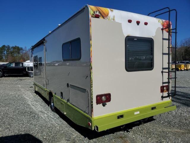 2017 Ford Econoline E450 Super Duty Cutaway Van