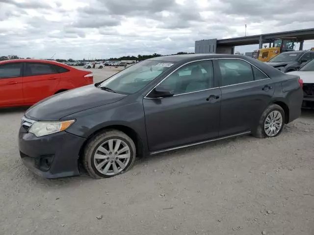 2014 Toyota Camry Hybrid