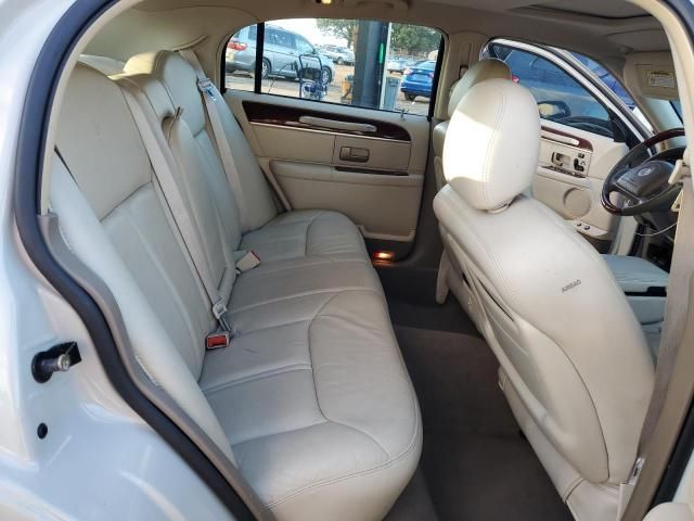 2004 Lincoln Town Car Ultimate