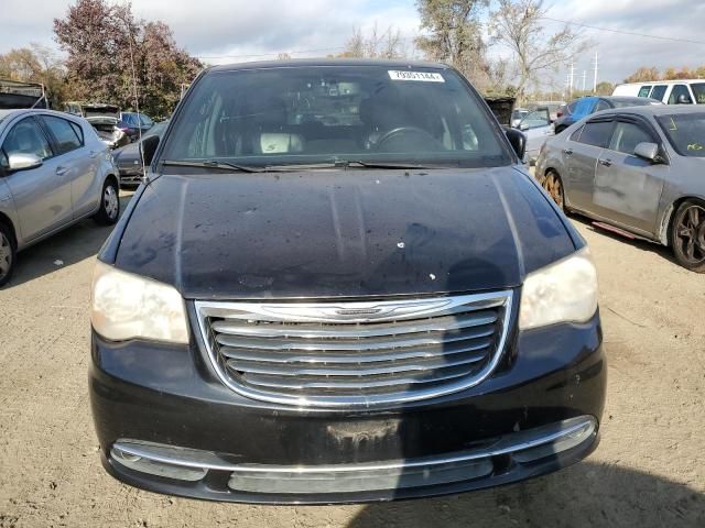 2013 Chrysler Town & Country S