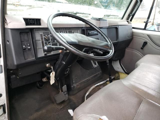 2001 International 4000 4700