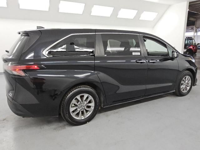 2022 Toyota Sienna XLE