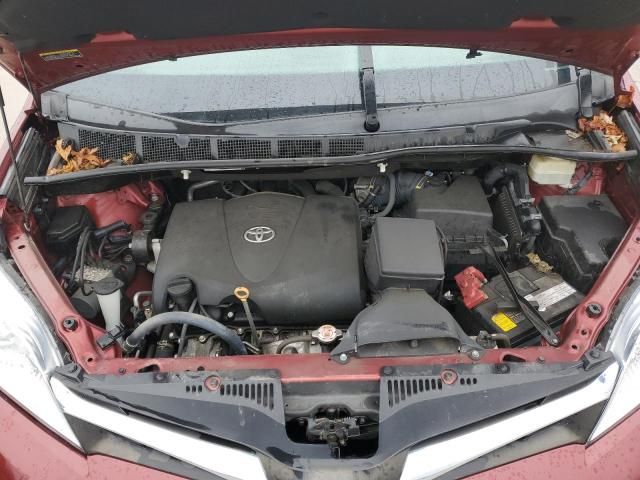 2018 Toyota Sienna LE