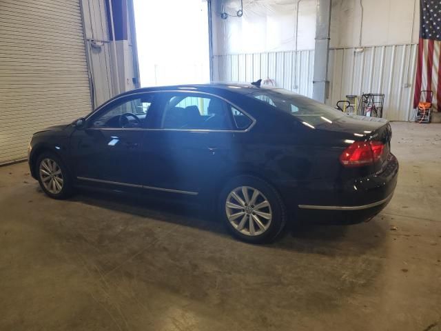 2012 Volkswagen Passat SEL