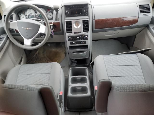 2010 Chrysler Town & Country LX