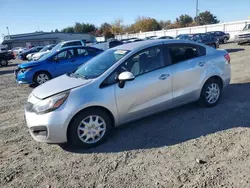 KIA rio Vehiculos salvage en venta: 2013 KIA Rio LX