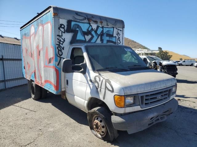 2004 Ford Econoline E450 Super Duty Cutaway Van