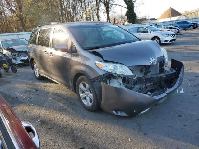 2016 Toyota Sienna LE