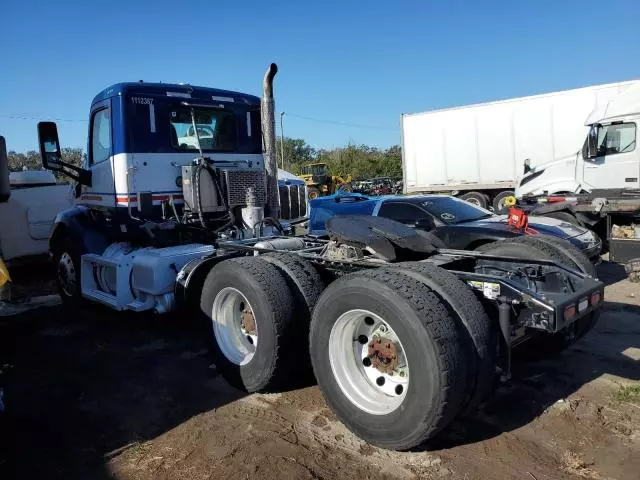 2017 Peterbilt 579