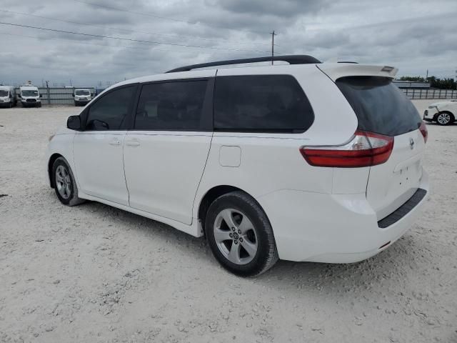 2018 Toyota Sienna LE