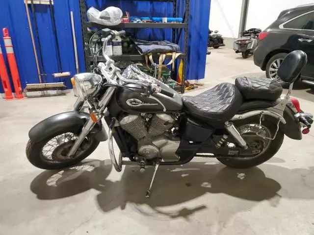 2001 Honda VT750 C3