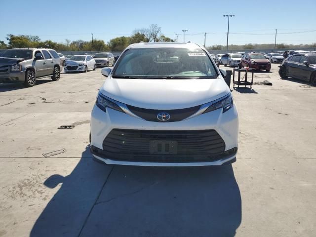 2021 Toyota Sienna LE