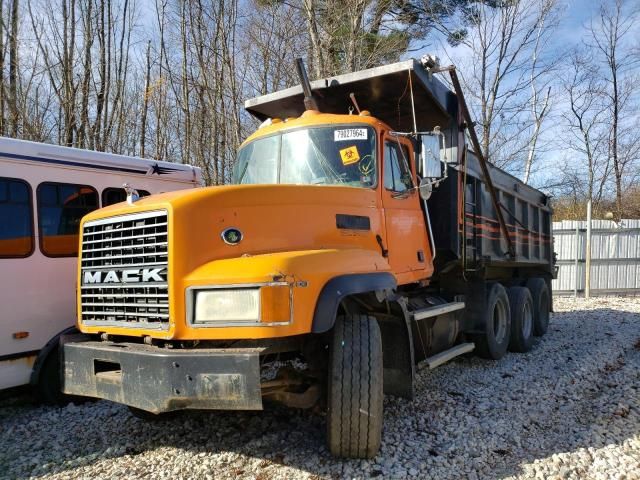 2000 Mack 700 CL700