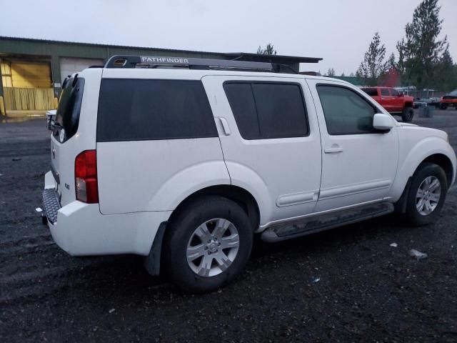 2005 Nissan Pathfinder LE