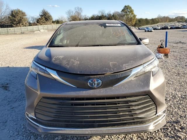 2022 Toyota Sienna XLE