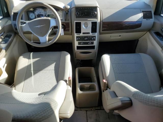 2010 Chrysler Town & Country LX