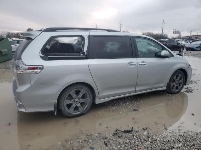 2020 Toyota Sienna SE