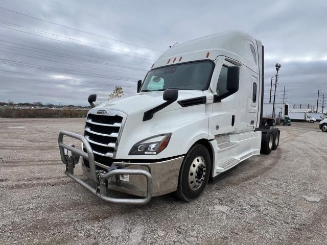 2020 Freightliner Cascadia 126