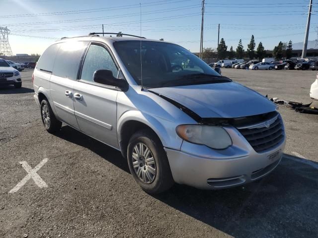 2007 Chrysler Town & Country LX