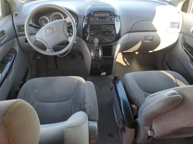 2004 Toyota Sienna CE