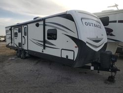 Camiones salvage para piezas a la venta en subasta: 2018 Keystone Outback