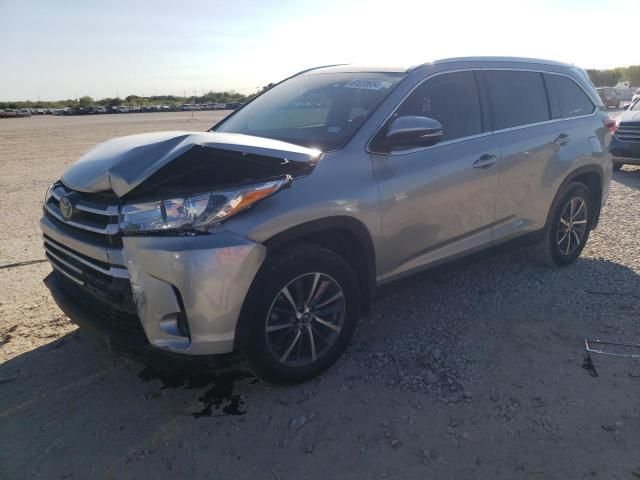 2019 Toyota Highlander SE