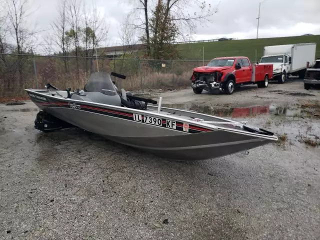 2009 Tracker Boat