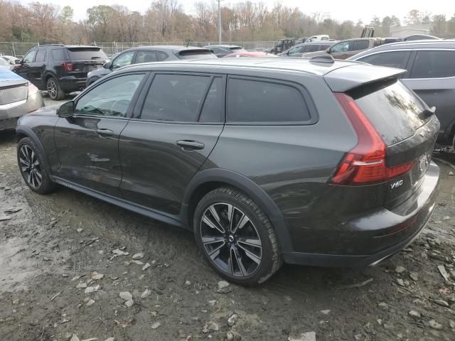 2021 Volvo V60 Cross Country T5 Momentum