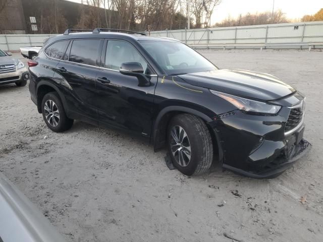 2022 Toyota Highlander Hybrid XLE