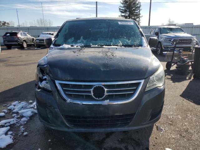 2012 Volkswagen Routan SE