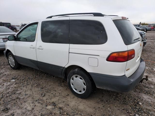 1998 Toyota Sienna LE