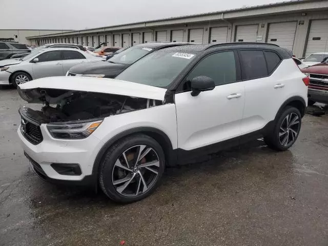 2019 Volvo XC40 T5 Momentum