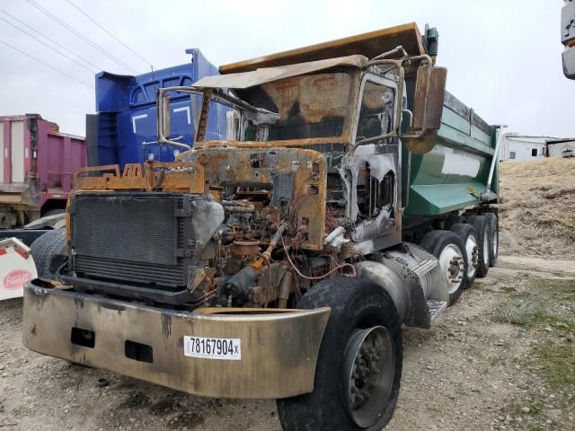 2015 Peterbilt 348