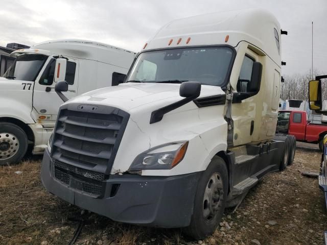 2021 Freightliner Cascadia 126