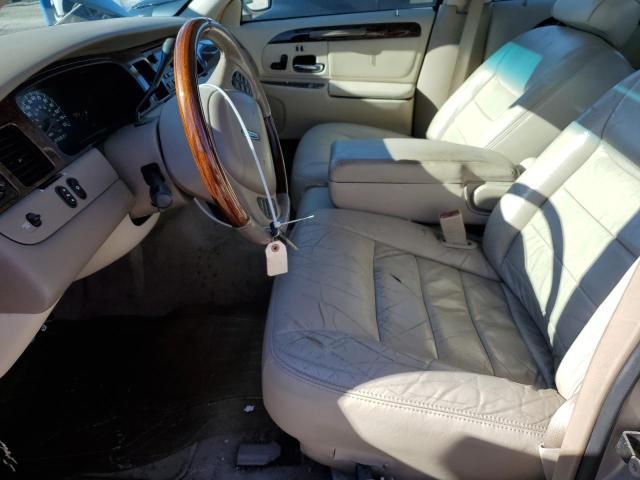 2001 Lincoln Town Car Signature