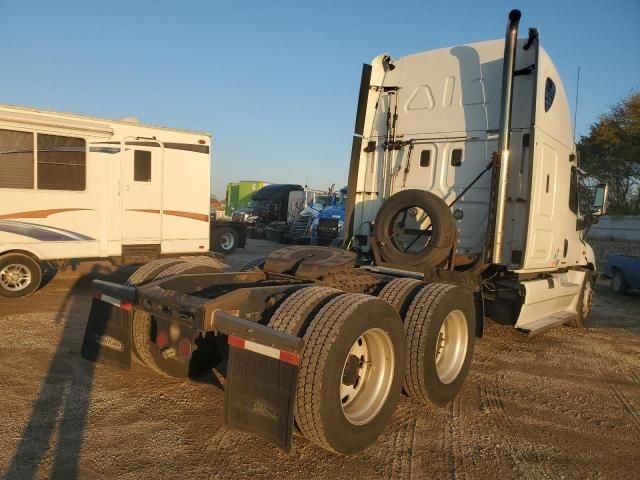 2010 Freightliner Cascadia 125