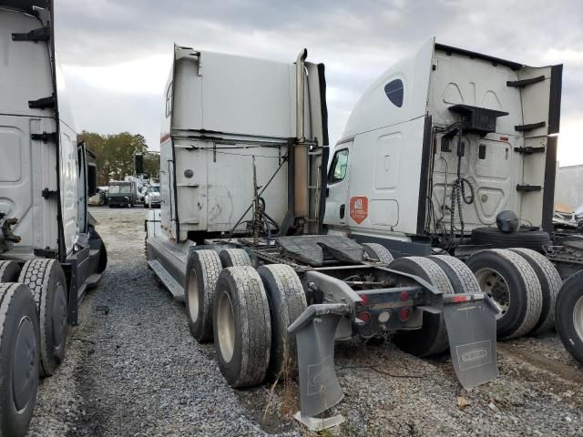 1999 Freightliner Conventional FLD120