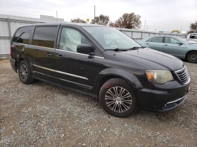 2014 Chrysler Town & Country S