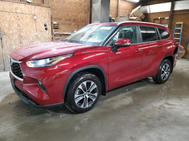 2024 Toyota Highlander LE