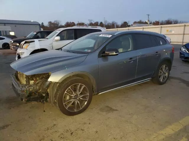 2016 Volvo V60 Cross Country Premier